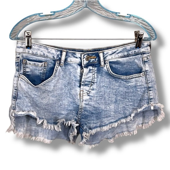 Size 28 Waist Forever 21 Acid Wash Denim Shorts Cutoff Style - Picture 1 of 8